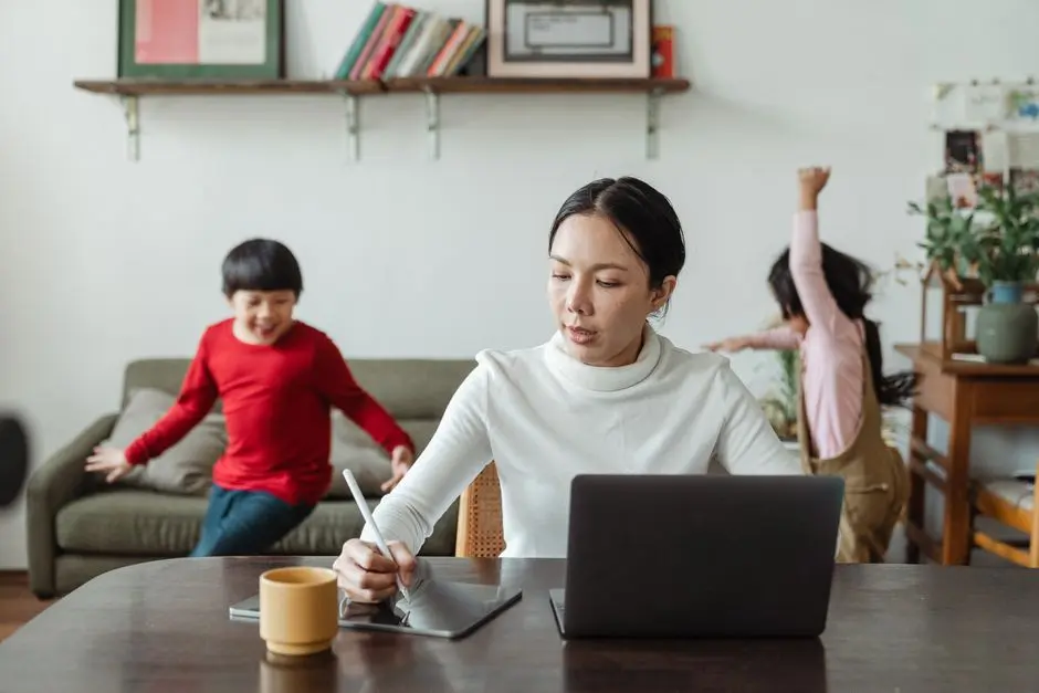 Work-Life Balance untuk Ibu Bekerja: Trik yang Benar-Benar Berhasil